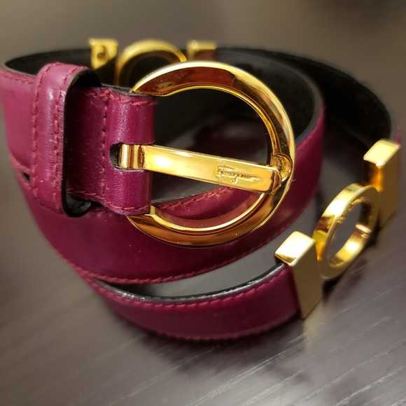 Ferragamo magenta leather belt with gold tone buckle - Picture 1 of 13